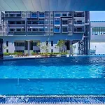 Imperio.Res - Near To Jonker & Mall - Pool View